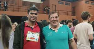 La Nación / Padre soltero expresa su orgullo por los logros de sus hijos