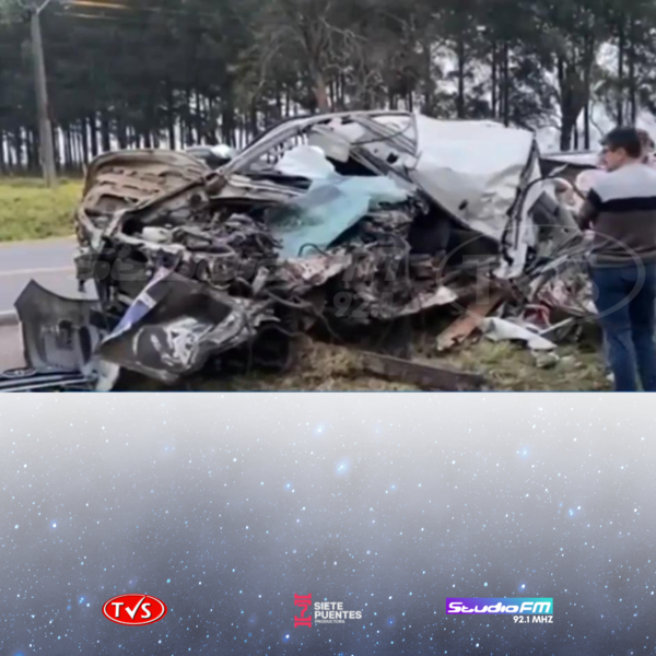 VIOLENTO CHOQUE ENTRE CAMIONETA Y BUS CON UNIVERSITARIOS DEJA UN MUERTO Y NUEVE HERIDOS - TVS