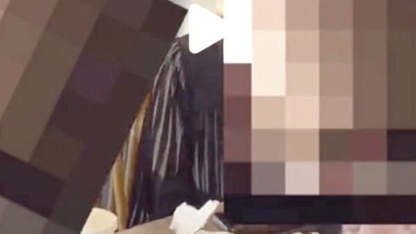 Denunció que una mujer le golpeó en la cara por odio