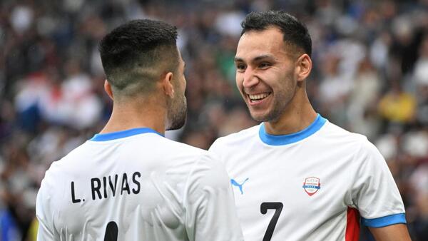 La Albirroja supera el susto, vence a Israel en la agonía y revive en París