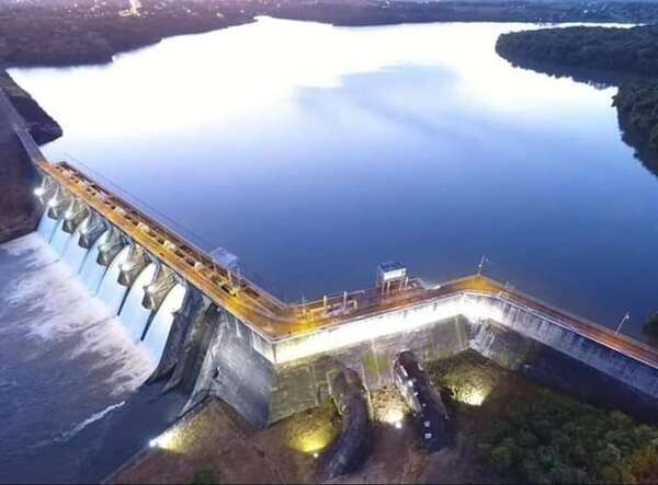 En medios periodísticos del Brasil cuestionan subasta de energía paraguaya - Economía - ABC Color
