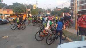 Video: ciclistas pedalearon hasta el Ycuá Bolaños con mensaje de nunca más otra tragedia - Nacionales - ABC Color