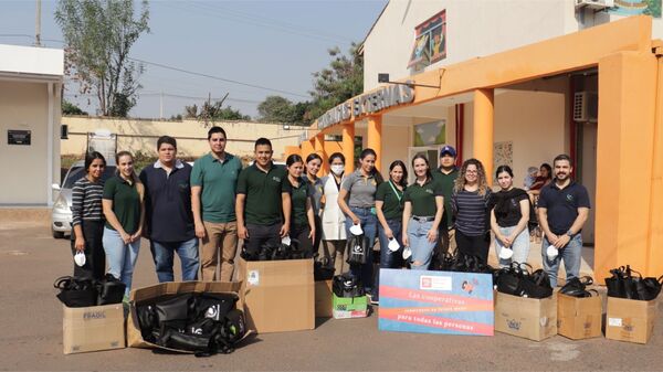 Jóvenes cooperativistas visitaron a los niños internados en el Hospital de Niños de Acosta Ñu