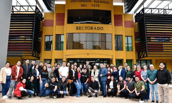 Líderes de la UNE participaron de conversatorio con Ministra de la Juventud