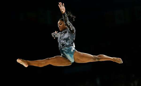 Simone Biles es recibida en París como una reina - Polideportivo - ABC Color