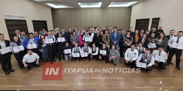 168 MOZOS RECIBIERON SU CERTIFICACIÓN EN EL RUBRO DE ATENCIÓN A MESAS - Itapúa Noticias