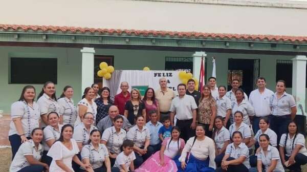 Homenajean a maestros jubilados en Fuerte Olimpo - Noticias del Chaco - ABC Color