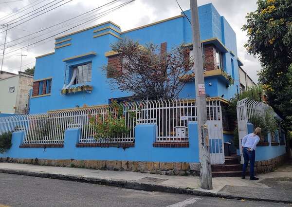 Mirá cómo es la Casa de Betty la Fea en la que te podés tomar un café y un jugo de mora - Viajes - ABC Color