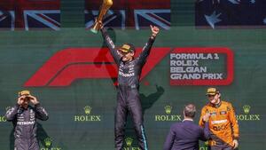 Hamilton hereda la victoria en Bélgica del descalificado Russell