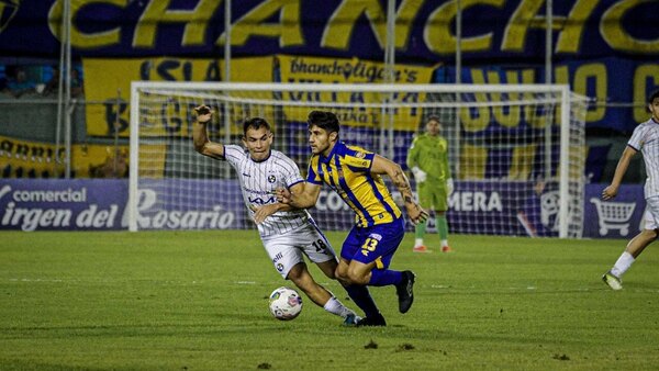 Versus / La tremenda jugada y asistencia de "Tito" Torres en su reaparición en el fútbol paraguayo