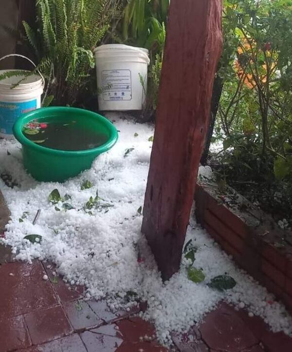 Videos: temporal de lluvia y granizada afectó a Ybytymí y Escobar - Nacionales - ABC Color
