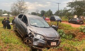 Camioneta choca a motociclista