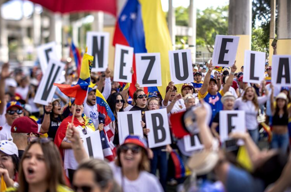 Tensión en Venezuela: incidentes entre opositores y el chavismo que estaría perdiendo las elecciones