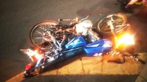Choque frontal entre automóvil y motocicleta deja una mujer herida en Carapeguá - Policiales - ABC Color