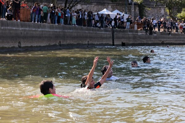 Versus / El entrenamiento de triatlón en el Sena, de nuevo cancelado por contaminación