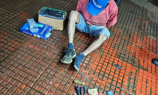 Atrapan a delincuente que pretendía hurtar farmacia