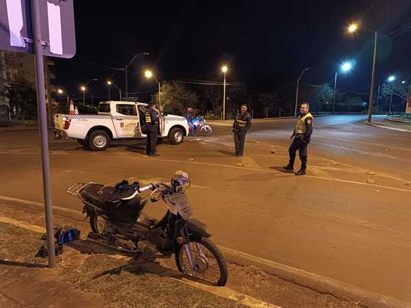 MOTOCICLISTAS FUERON ATROPELLADOS Y ABANDONADOS EN ENCARNACIÓN - Itapúa Noticias
