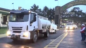 Chaco: Una caravana de camiones lleva agua a comunidades indígenas ante crítica sequía
