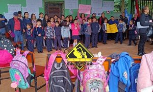 Protestan contra docente planillero en escuela de CDE
