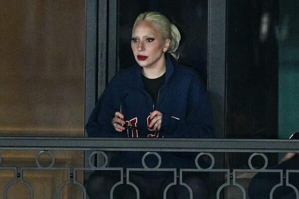 Lady Gaga presentó en París a su prometido - Gente - ABC Color