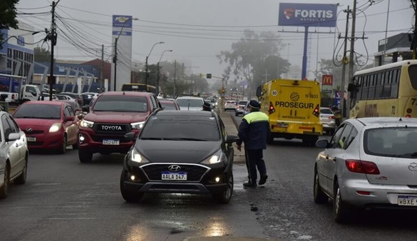 Nuevo semáforo prohíbe giro en Eusebio Ayala y Cedro