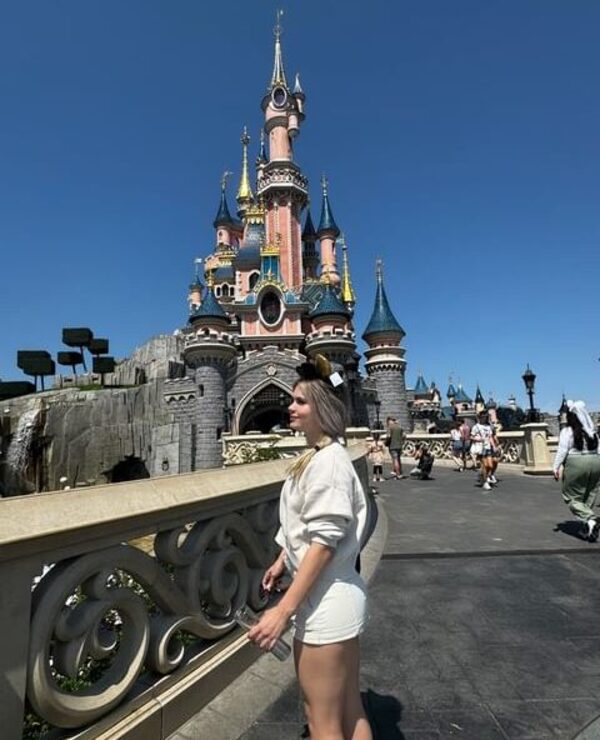 COMITÉ ANALIZA SANCIÓN PARA LUANA, MIENTRAS ELLA ESTÁ POR DISNEYLANDIA