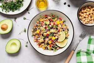 Empezá la semana con una ensalada de quinua y porotos negros - Gastronomía - ABC Color
