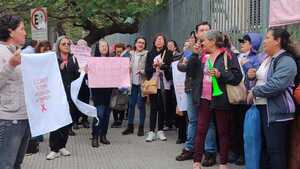 Pacientes oncológicos se manifestaron frente el Ministerio de Salud suplicando un tratamiento adecuado - Megacadena - Diario Digital