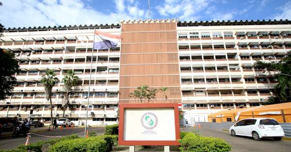 La Nación / Esperan conocer el mandato de asamblea de médicos sobre dimisiones masivas en IPS