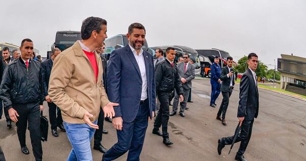 La Nación / Gobierno presenta flota de 22 nuevos buses de transporte mediante inversión privada