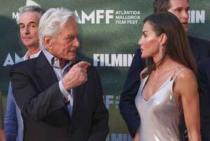 Así fue el encuentro de la reina Letizia con Michael Douglas en Mallorca - Gente - ABC Color