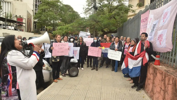 Exigen salida de la ministra de Salud y director del Incán - OviedoPress