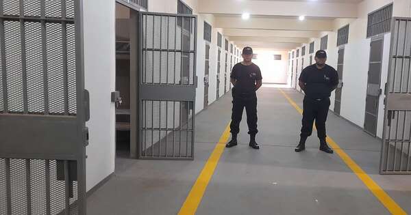 Diario HOY | Internos de Minga Guazú crean disturbios dentro de la cárcel por movidas de funcionarios