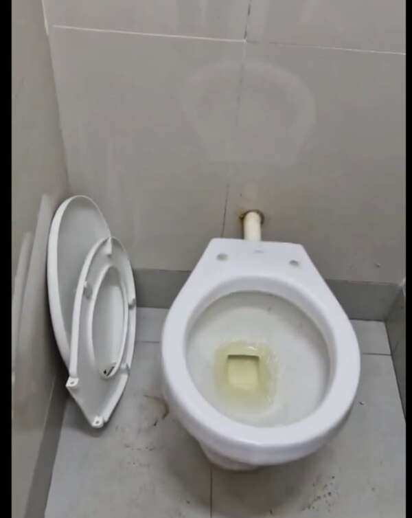 Baños de la recién inaugurada Costanera Sur ya están destrozados - Nacionales - ABC Color