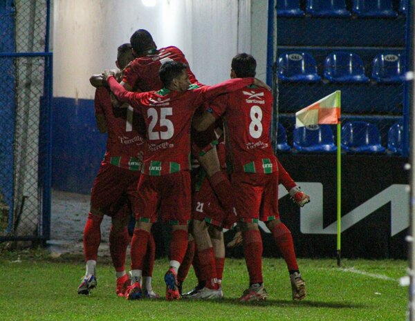 Versus / Tembetary sigue en racha y se mantiene cerca de Recoleta