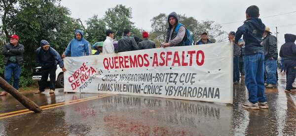 Manifestación indefinida por obra inconclusa de asfaltado en Canindeyú - Nacionales - ABC Color