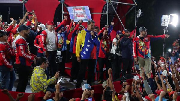 El chavismo convoca "a todas las fuerzas del pueblo" a "grandes marchas" en Venezuela