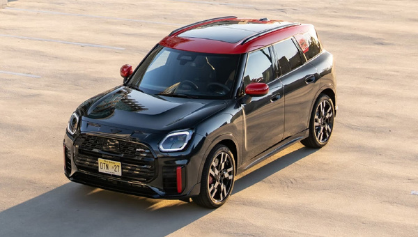 La MINI joya: llega al mercado el Cooper S JCW 2025, que combina potencia y estilo