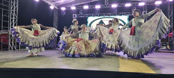 Al son de la polca y de la danza paraguaya iniciaron los festejos patronales de San Ignacio - Nacionales - ABC Color