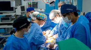 Primer trasplante renal a donante vivo en la Fundación Tesãi: una hija dona el riñón a su padre
