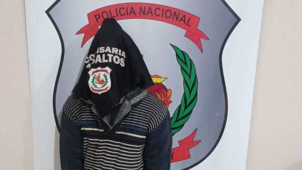 Video: Intentó asaltar pizzería y fue noqueado por la víctima