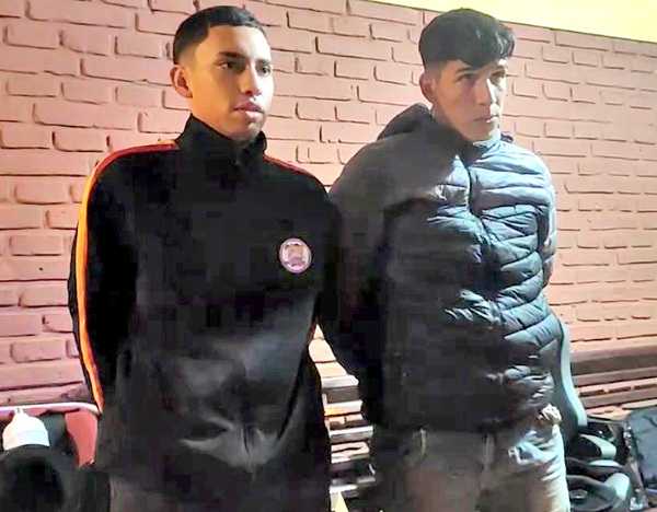 Tras persecución atrapan a dos delincuentes que acababan de robar el auto a una familia - La Clave