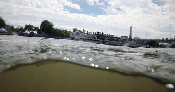 Aguas contaminadas del Río Sena fuerzan aplazamiento del Triatlón Olímpico en París
