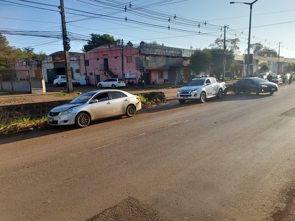 Choque múltiple deja a motociclista herido sobre la Ruta PY06