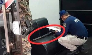 Delincuente asalta un local de cobranza, lleva dinero pero olvida su arma – Prensa 5