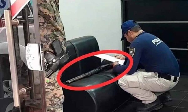 Delincuente asalta un local de cobranza, lleva dinero pero olvida su arma – Prensa 5