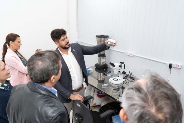 Foz inauguró biofábrica para crear mosquitos que cazan mosquitos - ADN Digital