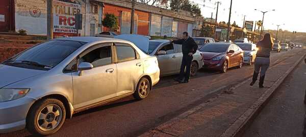 CHOQUE EN CADENA SOBRE LA RUTA PY06 EN EL ACCESO AL B° CHAIPÉ - Itapúa Noticias