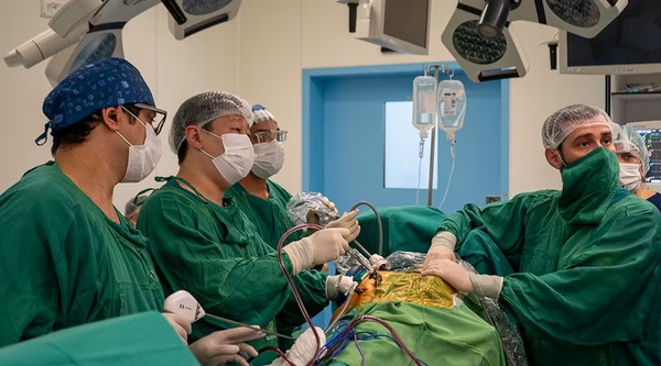 Realizan el primer trasplante vivo en Ciudad del Este: una hija donó su riñón al padre - Noticiero Paraguay