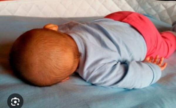 Bebé de seis meses fallece tras broncoaspirar leche